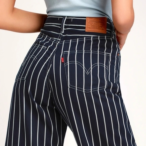 Levi's Premium Ribcage Pleated Crop Pants 26 & 30 - Picture 3 of 4